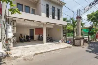 RedDoorz near Kaza Mall Surabaya Hotel di Surabaya
