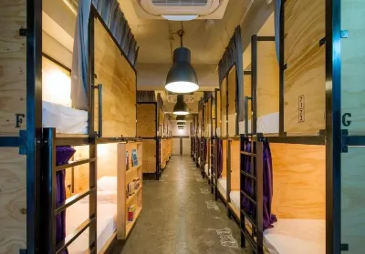 Kalakaua Inn the Kitchen Hostel Ao Hotel a 