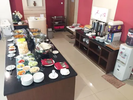 Evora Hotel Отели в г. Gubeng