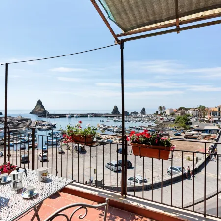 GuestHost - la Finestra dei Ciclopi Seaview Flat