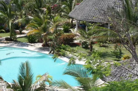 Deluxe Villa with Garden Pool with Service Staff 150mt from the Sea Отели рядом с достопримечательностью «Watamu Beach»