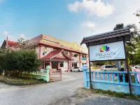 Super OYO 89640 Hotel Pelangi Marang Hôtels à : Rusila