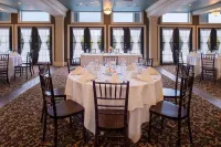 Niagara Crossing Hotel and Spa Отели в г. Льюистон