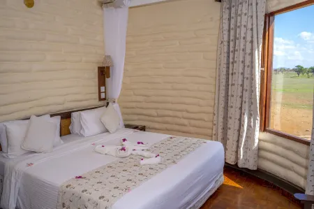Salt Lick Safari Lodge Отели в г. Тсаво
