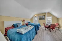 Marmora and Lake Inn and Victorian Diner