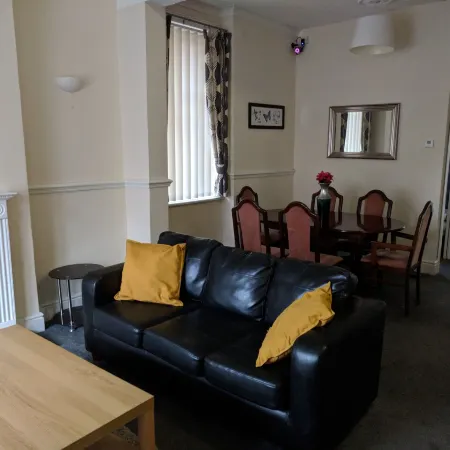 4 Bedroom House at Fern Lodge Preston Serviced Accommodation - Free WiFi & Parking