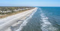 Condo w/ Pool 2BR Close to beach Free WiFi