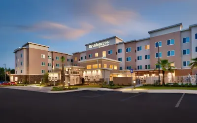 不倫瑞克Residence Inn 飯店 James Oglethorpe Monument附近的飯店