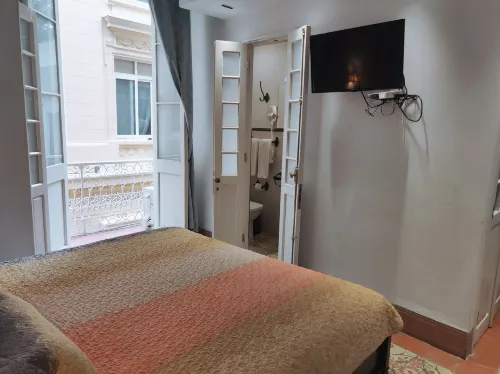 Lodging in Old Havana with king size bed, kitchen and 24 h service