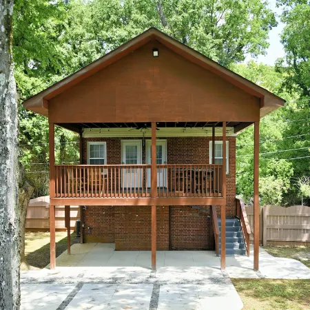 Downtown Gem 2 Br w Spacious Yard