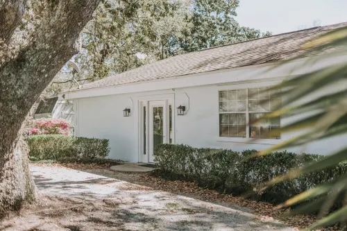 The Jeff - perfect location in Ocean Springs. Walk to downtown! Near the beach!