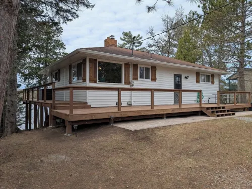 Northern Paradise on Lake Vermilion - Year Round Home 聖路易斯縣住宿飯店