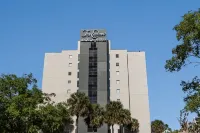 Spacious Accommodations with Gated Community and Patio - Stunning Oasis Hotels in Orange County