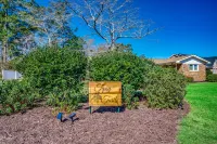 Spacious Yard and Fire Pit Escape - Charming Tranquil Retreat