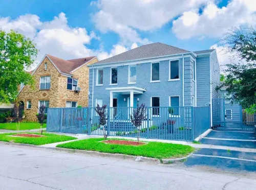 Stylish Oasis with City Views and Luxury Amenities - Unique Retreat