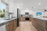Charming, Fully Renovated  3bd/2bth house in awesome Vero Beach. Dogs welcome!