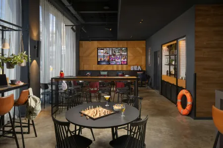 Moxy Southampton Отели рядом с достопримечательностью «Университет Саутгемптона»