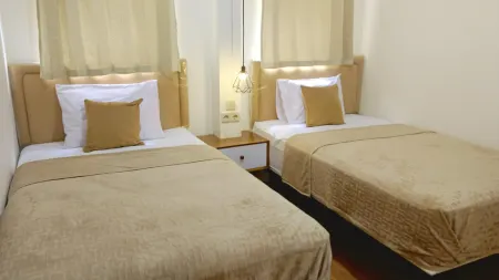 D'joglo Riverside Villa Отели в г. Piyungan