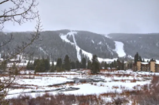 Sweeping Mountain Views and Cozy Living Area - Spacious Alpine Haven