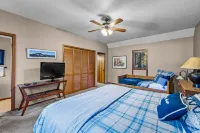 Cozy Cabin with Hot Tub and Sharc Passes - Inviting Family Retreat