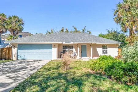 Walk to Beach, Fenced, Pet & Family Friendly Отели в г. Вилано-Бич