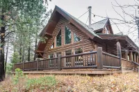 Gorgeous lakefront cabin with fireplace & deck - 5 miles to Glacier Hotels in der Nähe von Lake McDonald