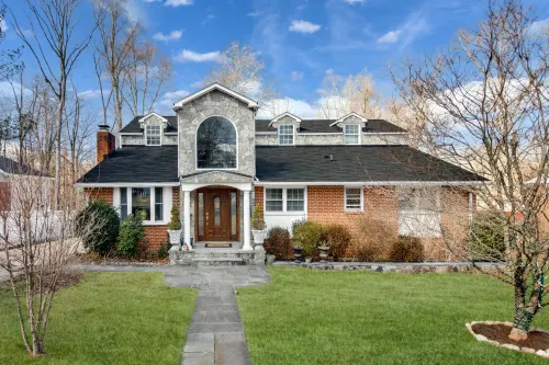 Charming Springfield Escape with Outdoor Deck - Cozy Tranquil Retreat Hotels in North Springfield