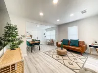 Comfortable Kitchen and Proximity to Attractions - Stylish Cozy Retreat Hotel di Citrus Park