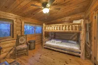 Gorgeous Cabin with Hot Tub and Game Room - Exquisite Family Retreat