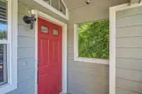 Access to Shared Pool and Nearby Parks - Cozy Urban Oasis