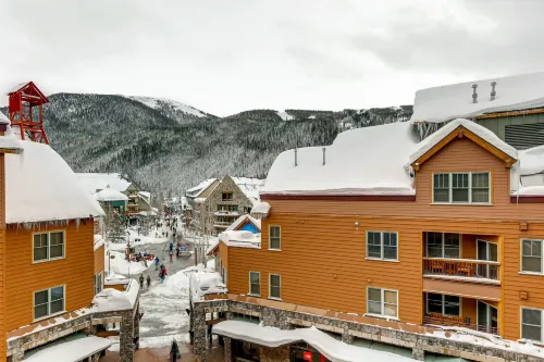Keystone Condo w/Mountain Views, Shared Pool/Hot Tub - Near Ski Lift/Restaurants