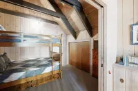 Classic chalet w/hot tub, boat launch & beach access