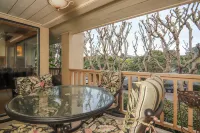 Spacious Condo with Gourmet Kitchen and Piano - Serene Coastal Retreat