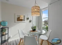 Charming Suite with Parking Near King and Queen Rooms Hôtels à : Lyons