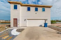 Beautiful waterfront home with central AC, washer/dryer, bay views, & balcony Hotels in der Nähe von Treasures of the Gulf Museum