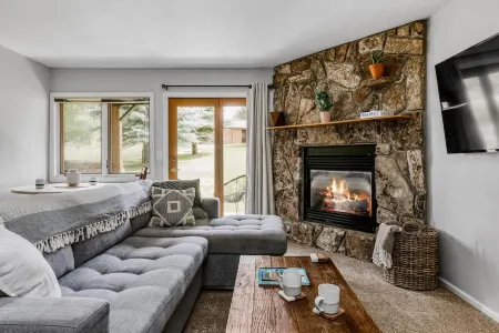 Private Patio and Community Hot Tubs - Chic Cozy Retreat