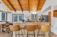 Hot Tub and Spacious Deck Amidst Pines - Stylish Tranquil Retreat