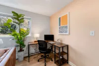 Free Parking and Workstation with Monitor - Stylish Oasis Hotel a Lombard