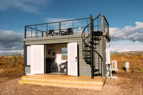 Unique Shipping Container Home with Rooftop Deck - Charming Cozy Retreat Hotel a Alpine