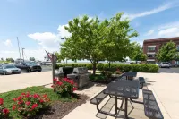 Lakeview Escape with Inground Pool and Gym - Charming Nostalgic Retreat