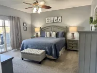 Spacious Master Suite and Private Deck with Grill - Elegant Retreat Hotel a Ridgedale