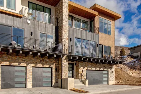 Gourmet Kitchen and Hot Tub - Amazing Mountain Escape