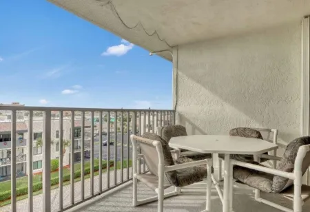 Ocean Front Condo w/ Views, Pool, Hot Tub, Pickleball -Tennis- Basketball courts