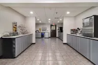 Microtel Inn & Suites by Wyndham Manistee - breakfast
