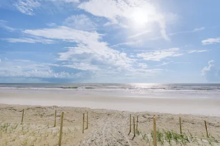 Spacious Coastal Escape w/ Beach & Marsh Views Отели в г. Вилано-Бич