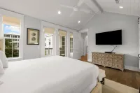 Lagoon Pool and Home Theatre Delight - Gorgeous Coastal Haven