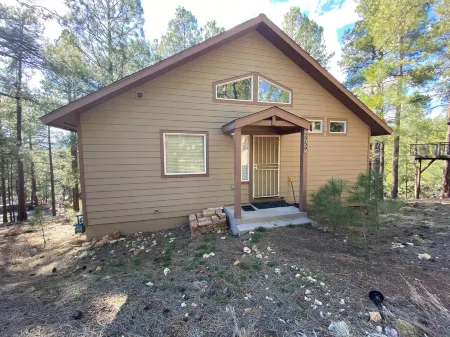 Charming Escape with Forest Views and Alfresco Dining - Tranquil Retreat