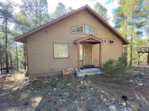 Charming Escape with Forest Views and Alfresco Dining - Tranquil Retreat