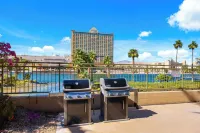 3 BDR Riverfront Resort w/pool, spa, dock & launch!