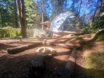 Fieldbrook Gnome Dome Hotels near Lady Bird Johnson Grove Trail